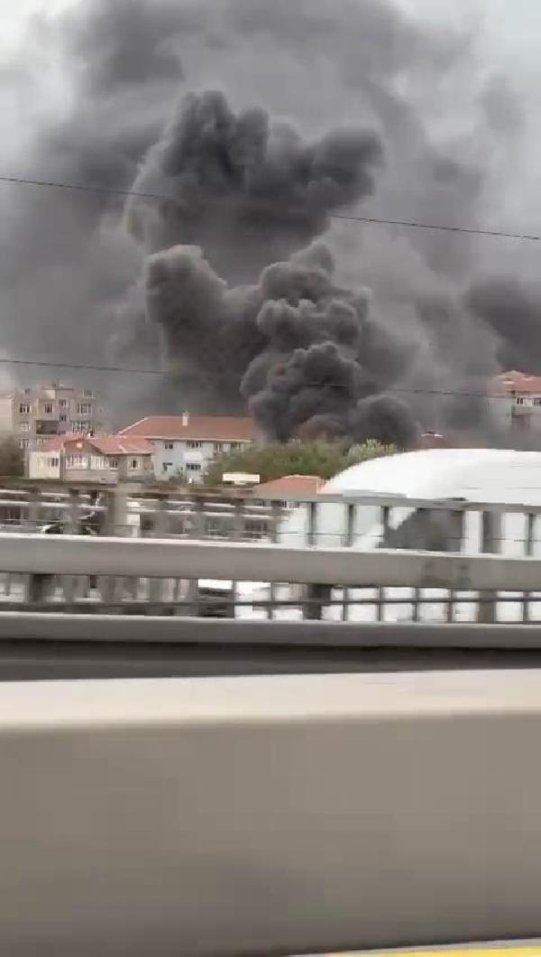 Son dakika... İstanbul'da korkutan yangın! Dumanlar birçok noktadan görülüyor