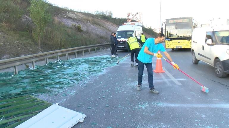 İstanbul'da camlar yola savruldu! Trafik durma noktasına geldi