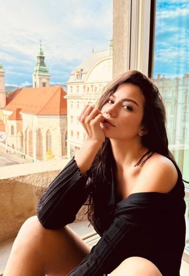 Demet Özdemir'den Budapeşte pozları