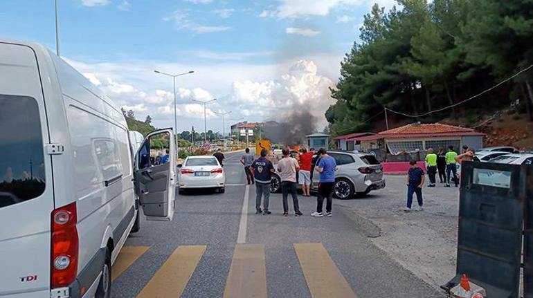 Muğla'da seyir halindeki araç yandı