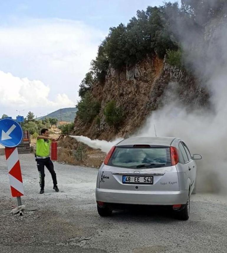 Muğla'da seyir halindeki araç yandı