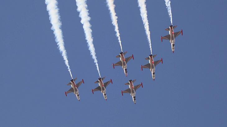 Pamukkale'de Türk Yıldızları'ndan nefes kesen gösterisi