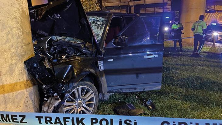 Şişli’de feci kaza! Kontrolden çıkan cip direğe çarptı: 4 yaralı