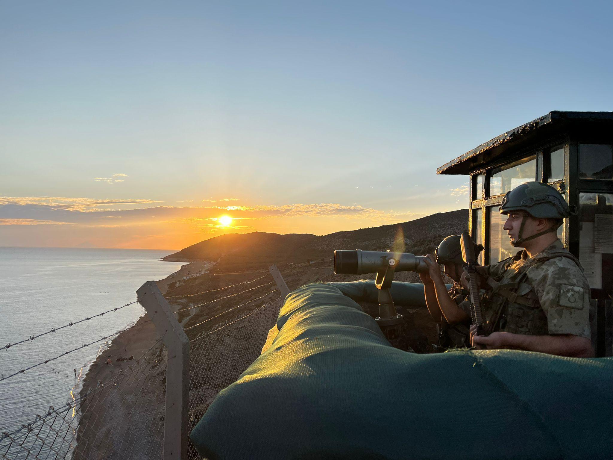 Hudut Kartalları 4’ü terörist 5 kişi yakaladı