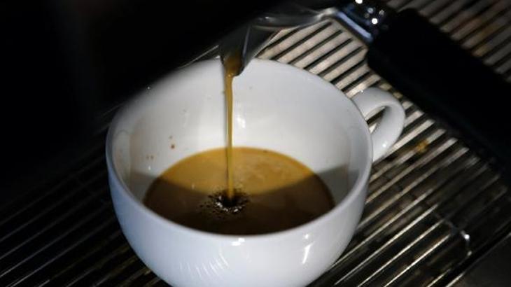 Kadın çorabıyla filtre kahve… Dikkat! İnsan sağlığını tehdit ediyor
