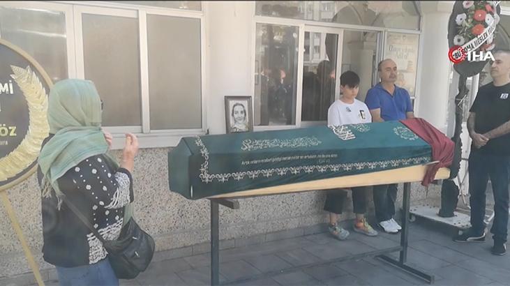 İzmir’de öldürülen öğretim görevlisi son yolculuğuna uğurlandı