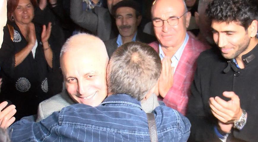 Tahliye edilen Merdan Yanardağ cezaevinden çıktı