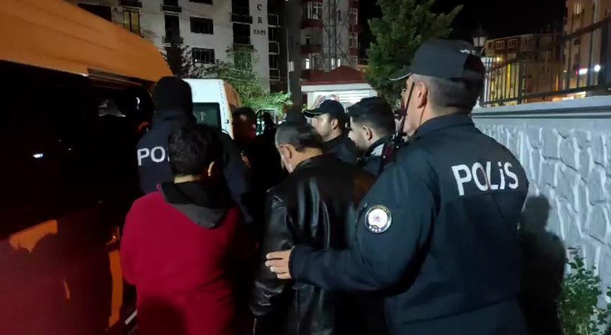 Kaçak göçmenler saklandıkları evde böyle yakalandı