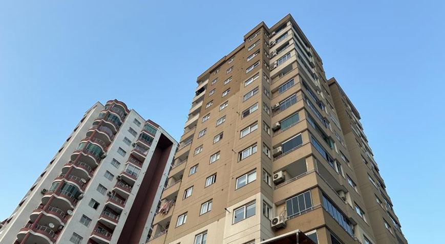 13’üncü katın balkonundan düşen çocuk feci şekilde can verdi