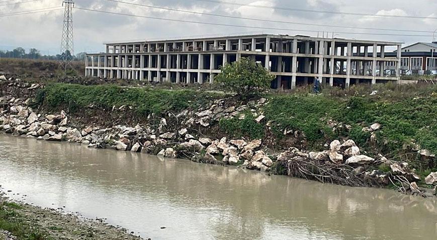 Düzce’de dehşet! Husumetlisini 15 yerinden bıçaklayıp, rehin aldı