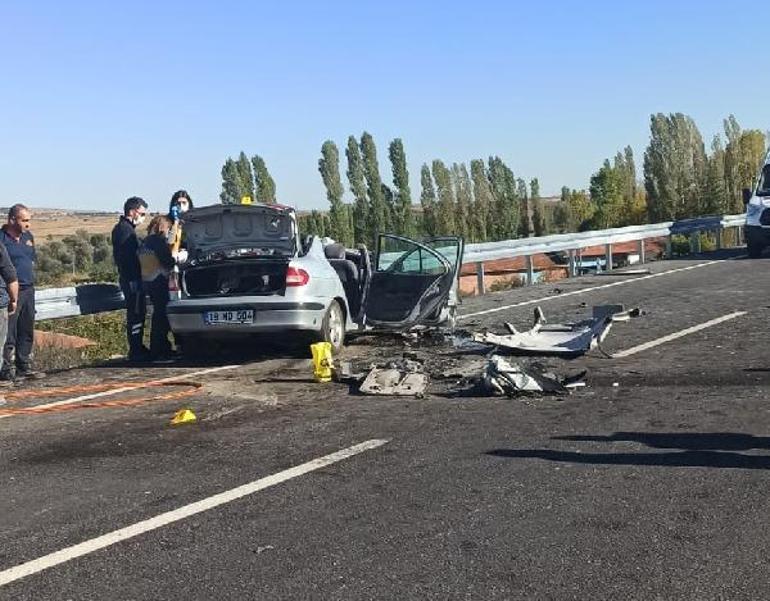 Çorum'da feci kaza!  2 otomobil kafa kafaya çarpıştı