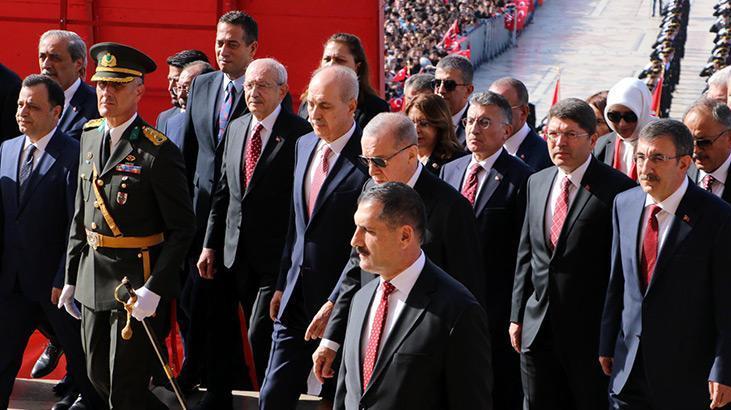 Erdoğan, Anıtkabir Özel Defteri'ni imzaladı: Cumhuriyetimiz emin ellerdedir