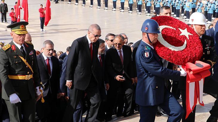 Erdoğan, Anıtkabir Özel Defteri'ni imzaladı: Cumhuriyetimiz emin ellerdedir