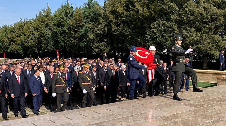 Erdoğan, Anıtkabir Özel Defteri'ni imzaladı: Cumhuriyetimiz emin ellerdedir