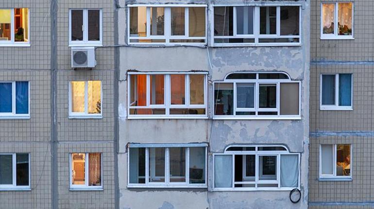 İstanbul'da afet kameralarıyla otel ve bina pencerelerinden içerideki insanlara yakın iddiası