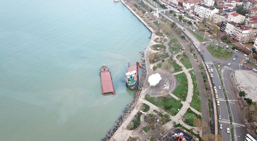 13 personel yardım çağrılarının ardından kurtarılmıştı! İkiye bölünen geminin son hali