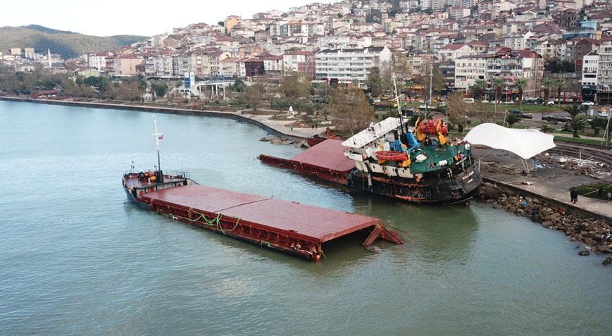 13 personel yardım çağrılarının ardından kurtarılmıştı! İkiye bölünen geminin son hali