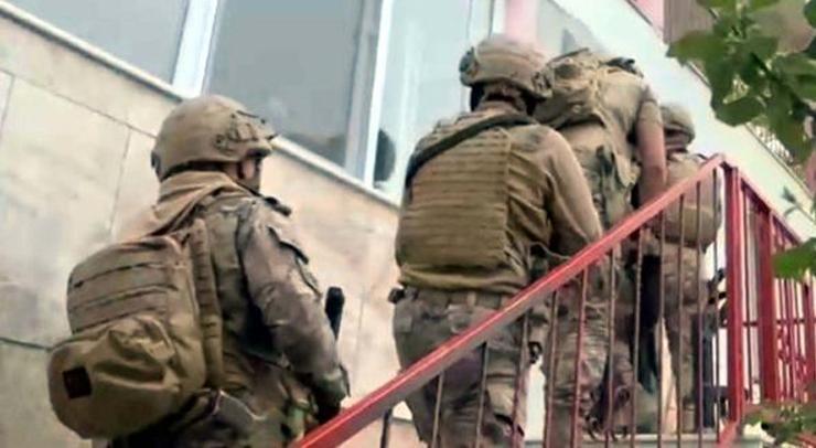 İzmir’de operasyon! Peş peşe gözaltılar