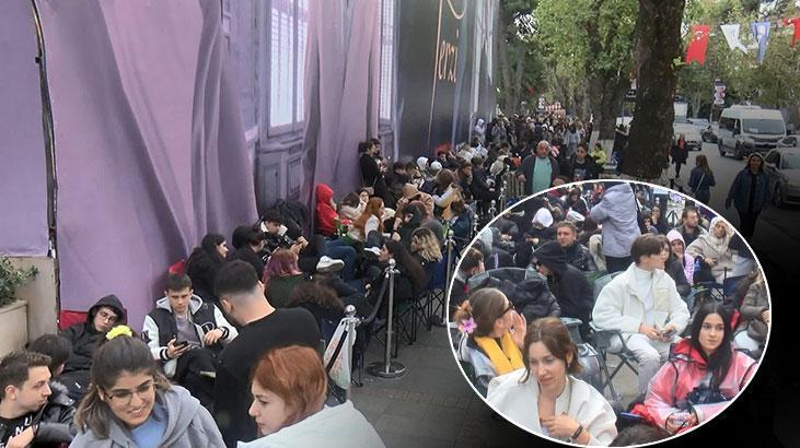 Kadıköy’de ünlü kozmetik mağazası açılışında izdiham