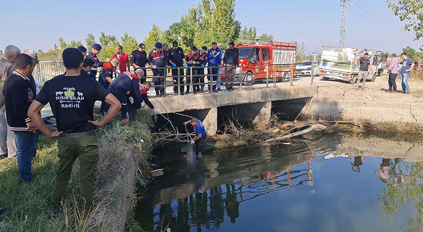 Kadın cesedinin sürüklendiğini gören telefona sarıldı!