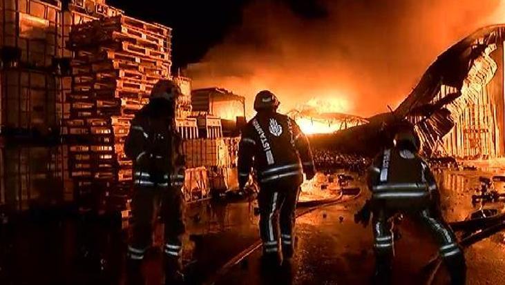 Son dakika: İstanbul’da büyük yangın! Patlama sesleri duyuluyor