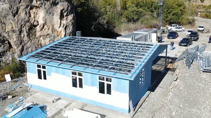 Bakan Özhaseki: Köylerimizin yapımı için ilk kazmayı vurduk