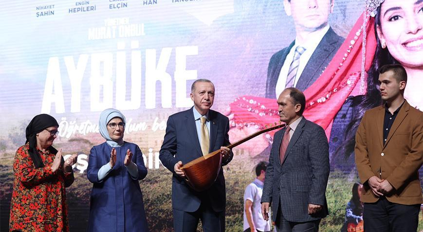 Emine Erdoğan ‘Aybüke; Öğretmen Oldum Ben’ filminin galasına katıldı