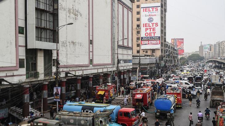 Pakistan’da alışveriş merkezi yangını: 11 ölü
