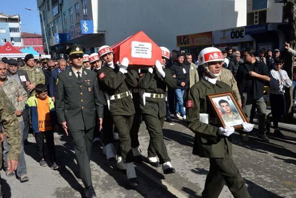 Şehit Samet Bektaş'ın ölümü yasa boğdu! Yatağına Türk bayrağı serildi