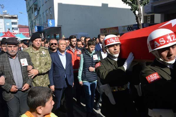 Şehit Samet Bektaş'ın ölümü yasa boğdu! Yatağına Türk bayrağı serildi