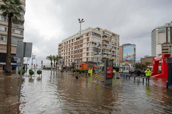 İzmir'de fırtına ve yağış sonrası bilanço ortaya çıktı! Hasar çok büyük