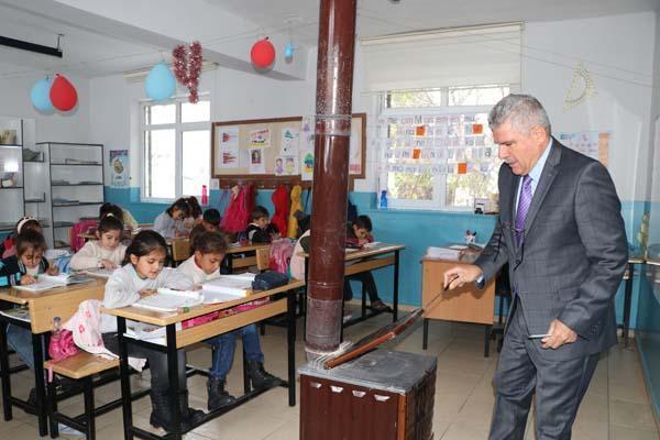 Depremde 20 yakını ve öğrencisini kaybetti! Tayinini isteyip Van'a atandı