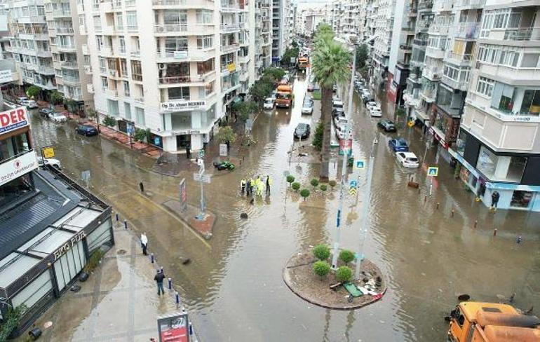 İzmir'de akılalmaz anlar! İşçileri kepçeyle böyle kovaladı