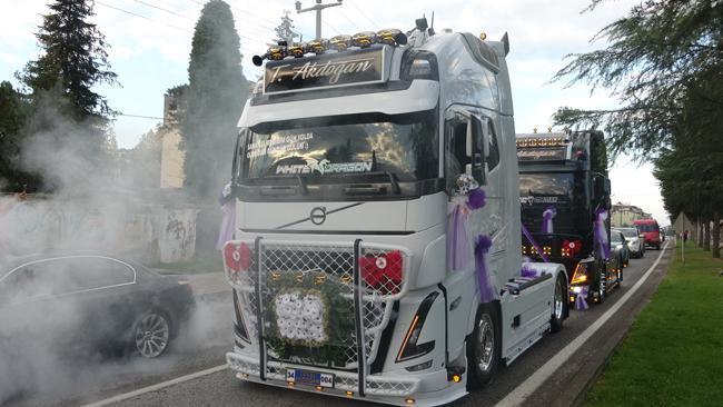 TIR'ın direksiyonunda gelini gören şaşkına döndü: Bu benim en büyük hayalimdi