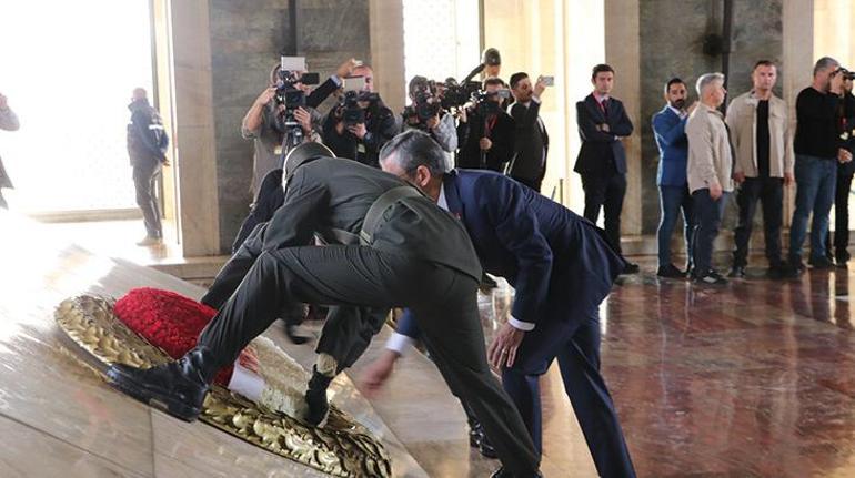 Özgür Özel'den Anıtkabir'e ziyaret