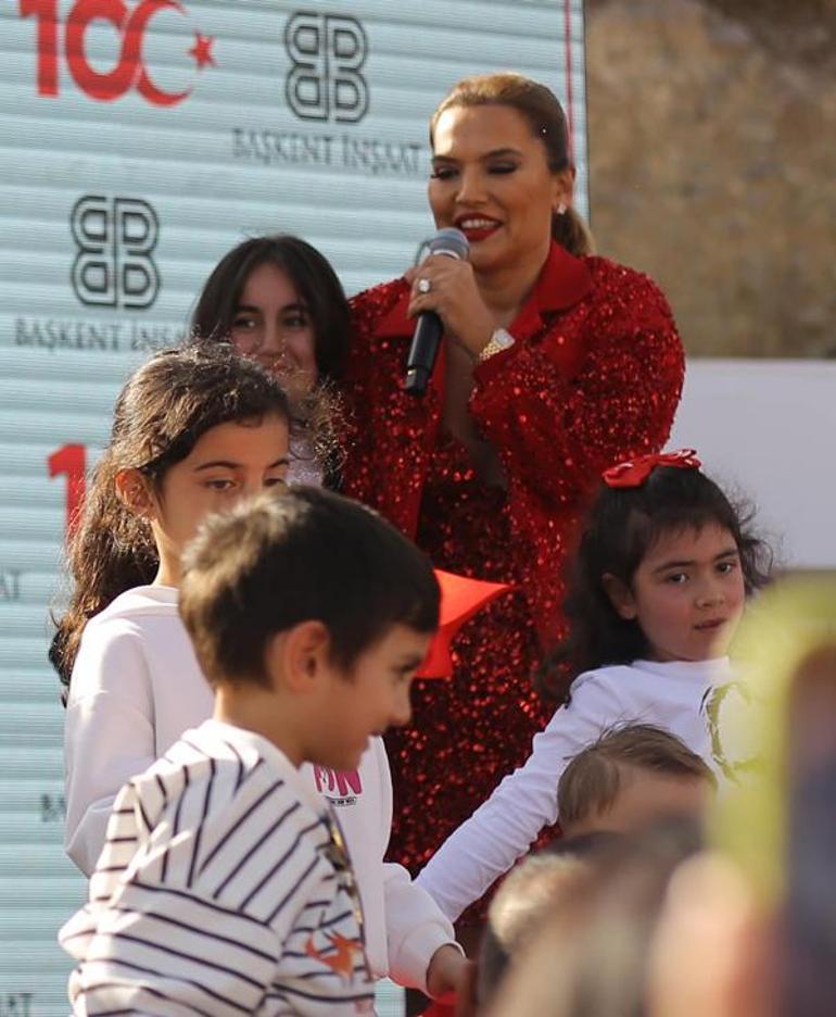 Demet Akalın'dan ilginç itiraf: İnsanlar hoşlanmadı, bana yakışmadı!