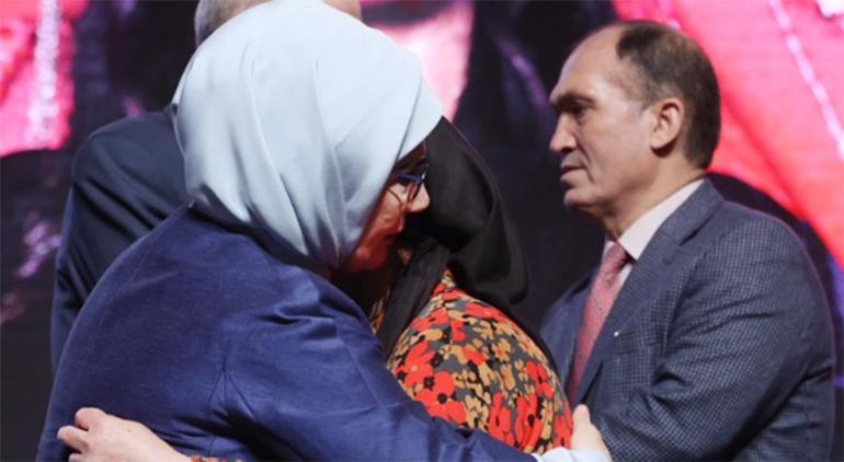 Emine Erdoğan 'Aybüke; Öğretmen Oldum Ben' filminin galasına katıldı