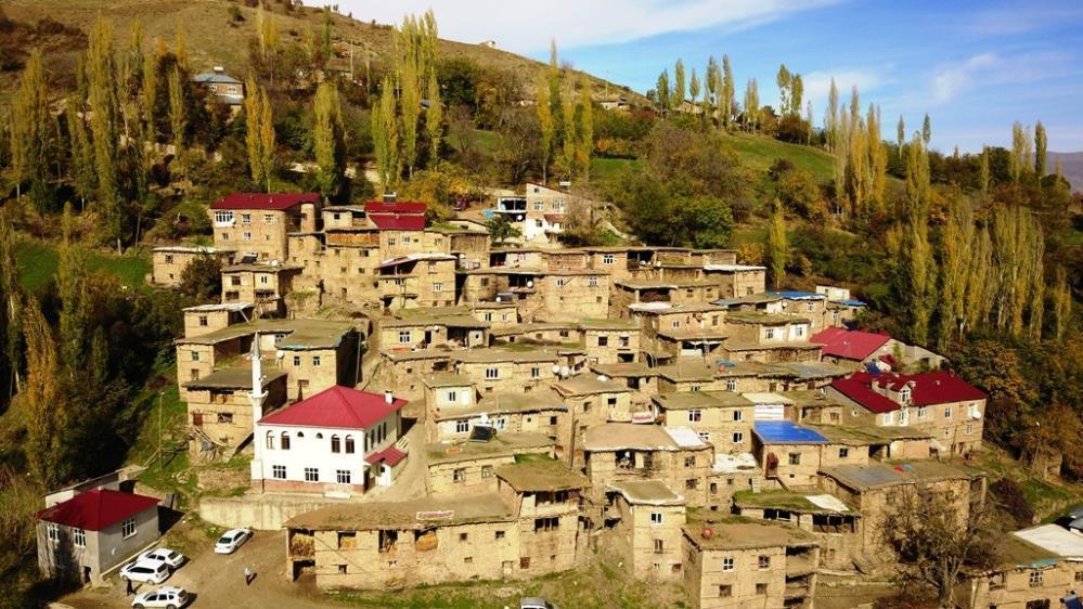 Türkiye'de bir masal diyarı! 300 yıllık taş evler büyülüyor