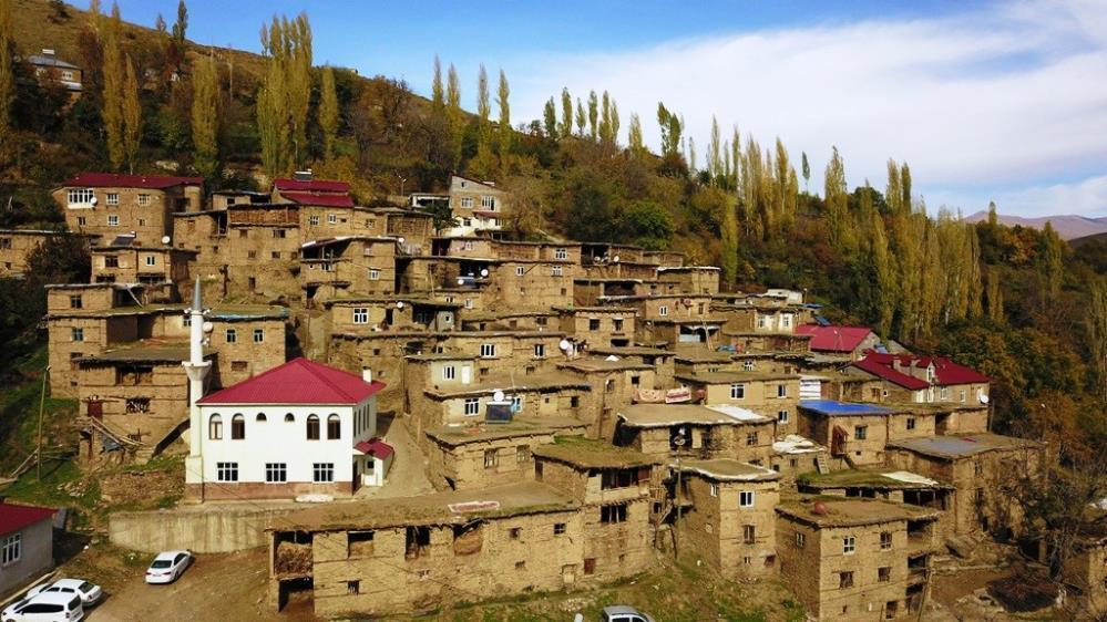 Türkiye'de bir masal diyarı! 300 yıllık taş evler büyülüyor