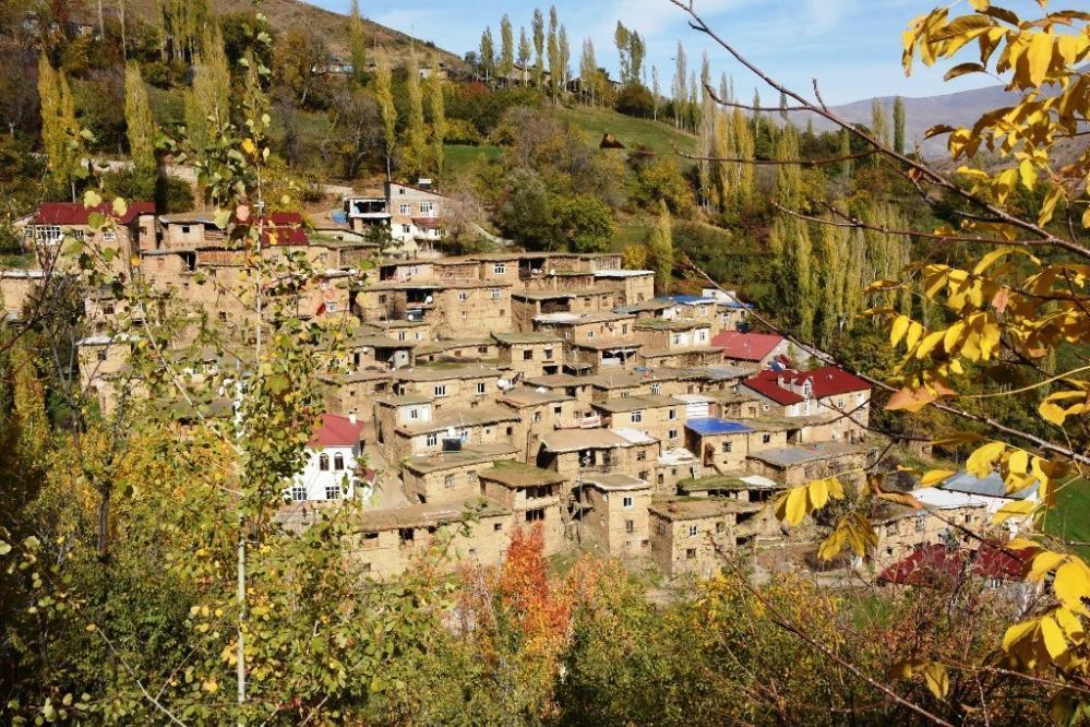 Türkiye'de bir masal diyarı! 300 yıllık taş evler büyülüyor