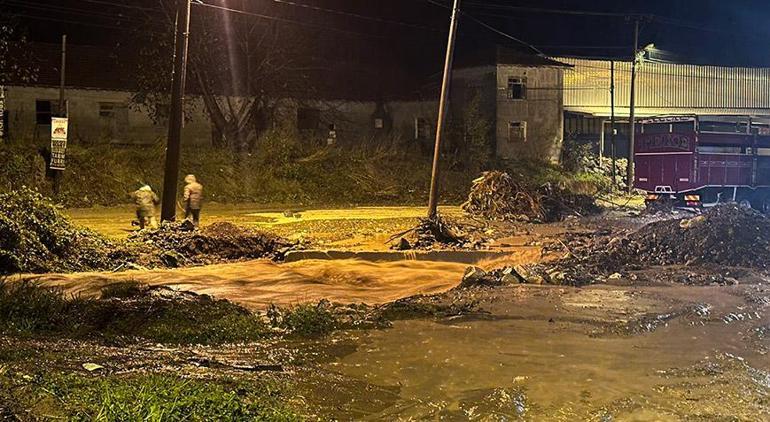 Bursa’da sağanak yağış! Dereler taştı, sokaklar göle döndü