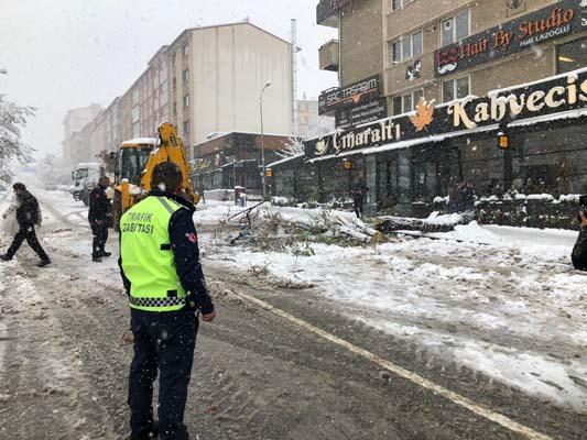 Erzurum'da kar esareti! Hayat durma noktasına geldi