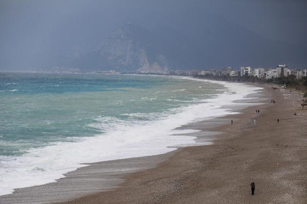 Antalya'da teyakkuz! Rüzgarın saatteki hızı 62 kilometre