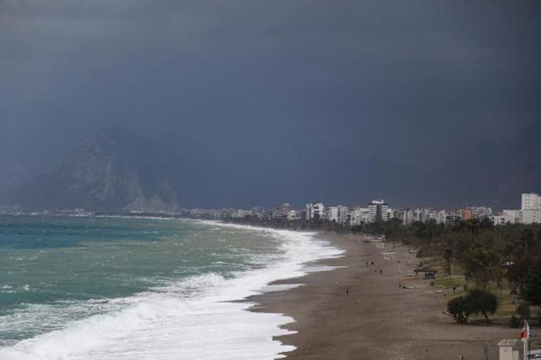 Antalya'da teyakkuz! Rüzgarın saatteki hızı 62 kilometre