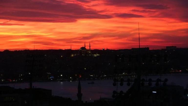 İstanbul'da kartpostallık manzara! Vatandaşlar telefona sarıldı