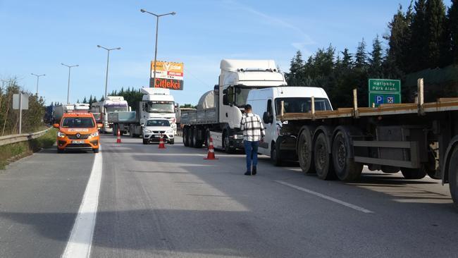 Yolcu otobüsü, TIR'a arkadan çarptı! Yaralılar var