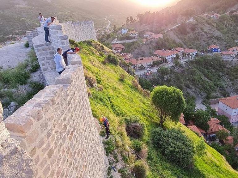 Şizofreni hastası oğlunu tekme atarak surdan atan anneye müebbet hapis