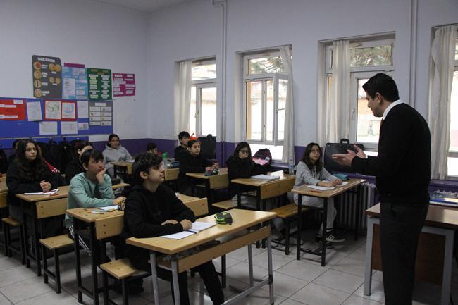 Okul bahçesinde kaydedildi! Bakan Tekin: Gururla izledim