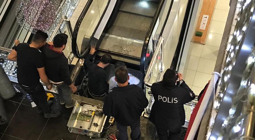 Korkunç olay! Yürüyen merdivenlerden düşen çocuğun parmakları koptu