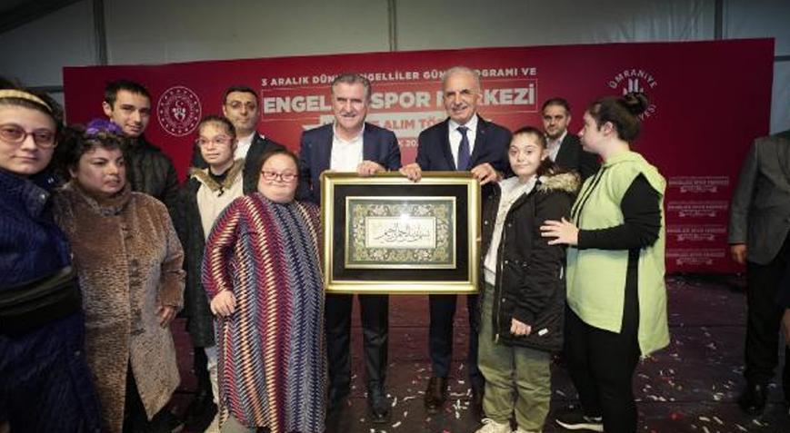 Bakan Bak Ümraniye’deki Engelsiz Spor Merkezi’nin açılışını yaptı